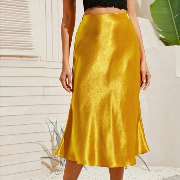 Women’s skirt - Picture 3 of 3